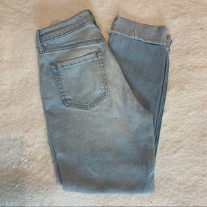 Hollister Light Wash Ultra High-Rise Mom Jean Size 1 (Juniors)
